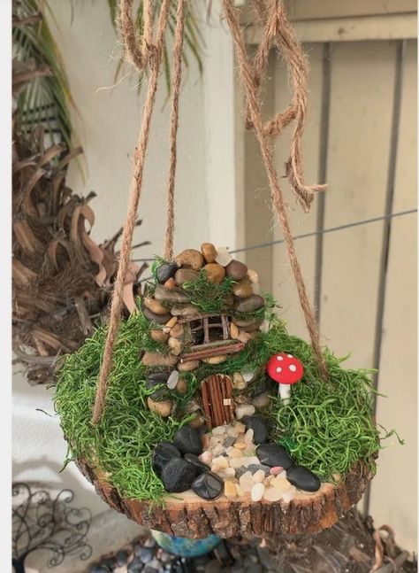 Kaktus Dan Sukulen, Fairy Garden Pots, Fairy Tree Houses, Fairy House Crafts, Fairy Garden Furniture, Garden Rustic, نباتات منزلية, Fairy House Diy, Fairy Garden Designs