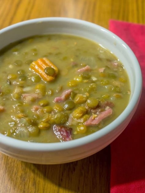 pressure cooker split pea and hambone recipe Hambone Soup, Pressure Cooker Lentils, Ham And Lentil Soup, Pea And Ham Soup, Electric Pressure Cooker Recipes, Instant Pot Soup, Fall Cooking, Instant Pot Dinner Recipes, Instapot Recipes