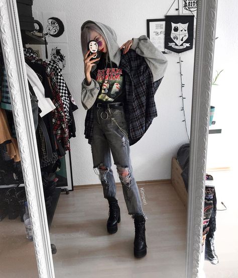 Scorpio Fashion, Cozy Streetwear, Venus Fashion, Streetwear Inspo, Ring Belt, Beaded Cross, Marilyn Manson, Cross Chain, Streetwear Men Outfits