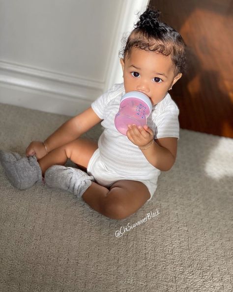 Sip 🙊 Mix Baby Girl, Kids Outfits Daughters, Mommy And Baby Pictures, Kids Goals, Cute Mixed Babies, Cute Black Babies, Beautiful Black Babies, Fashion Baby Girl Outfits