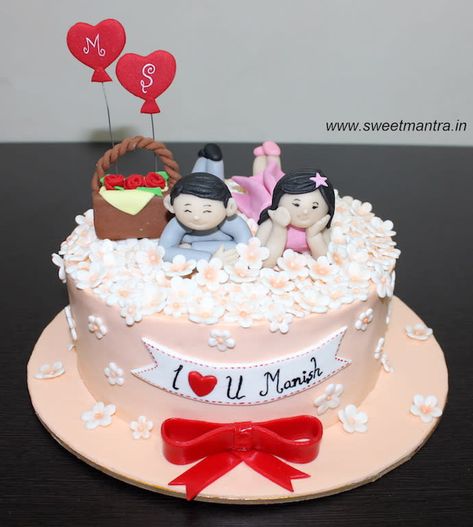 Love couple Valentine theme customized cake with flowers by Sweet Mantra - Customized 3D cakes Designer Wedding/Engagement cakes in Pune Husband Birthday Cake Ideas From Wife, Birthday Cake For Wife, Towel Swan, 1st Anniversary Cake, Friendship Cake, Cake Themes, Birthday Cake For Boyfriend, Anniversary Cake Designs, Anniversary Theme