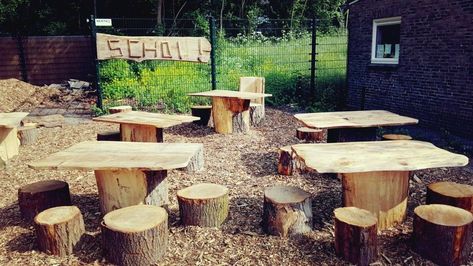 Outdoor Classroom Seating, Waldorf Garden, Outdoor Classroom Design, School Outdoor Classroom, Rosen Beet, Outdoor Learning Spaces, Forest School Activities, Outdoor Play Spaces, Nature School