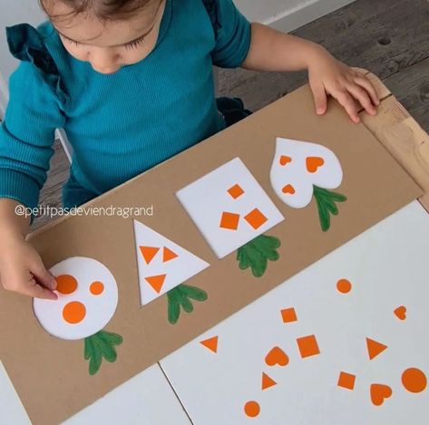 Preschool Fine Motor Activities, Easy Toddler Activities, Baby Play Activities, Kindergarden Activities, Montessori Toddler Activities, Sensory Activities Toddlers, Preschool Activities Toddler, Baby Learning Activities, Alphabet Activities Preschool