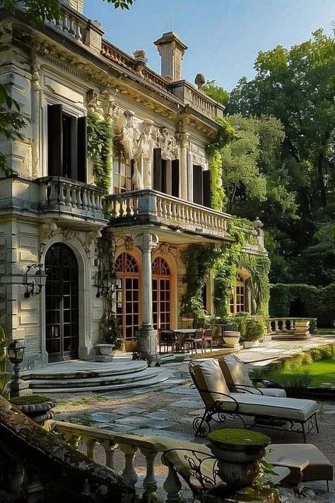 beautiful castles and building around the world | The Villa Erba in Cernobbio | Facebook Lake Como Italy, Casas Coloniales, Architectural Styles, Como Italy, Beautiful Castles, Architecture Fashion, Lake Como, Nantucket, Eye Candy