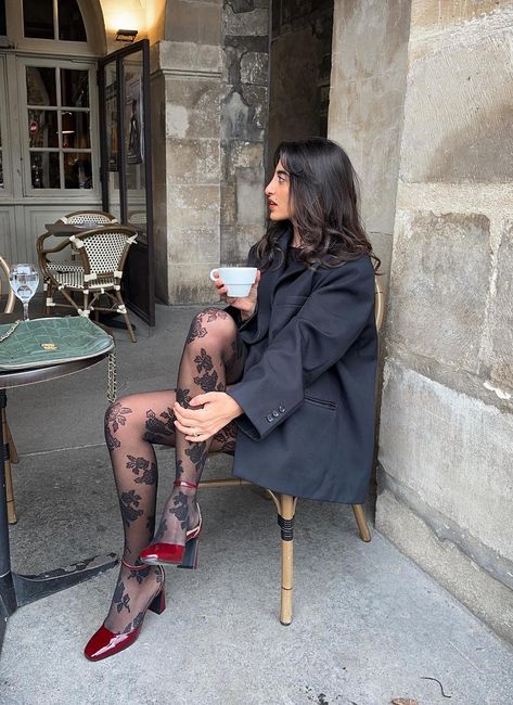 10 Easy Ways To Style Red Shoes This Season Red Shoes Outfit, Coffee Date Outfits, Floral Tights, Black Boots Outfit, Style Parisienne, Winter Fashion Outfits Casual, Miniskirt Outfits, Ținută Casual, Tights Outfit