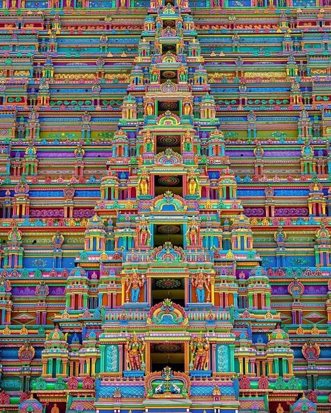 The colors and symmetry of Sri Ranganathswamy Temple, India Temple India, Living Modern, Strange Photos, Indian Architecture, Hindu Temple, Oddly Satisfying, Tamil Nadu, Incredible India, Archaeology