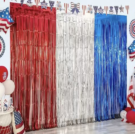 Patriotic Photo Backdrop, Patriotic Birthday Party, 4th Of July Decorations Outdoor, America Themed Party, Labor Day Decorations, American Themed Party, Candy Table Decorations, Patriotic Decorations Party, Fringe Curtains