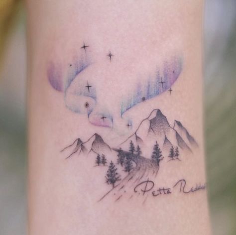 Small Alaska Tattoo Ideas, Small Alaska Tattoo, Aurora Tattoo Northern Lights, Mountain Northern Lights Tattoo, Northern Lights Tattoo Small, Signpost Tattoo, Alaskan Tattoos For Women, Alaska Themed Tattoos, Northern Lights Tattoo Black And White