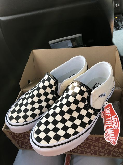 Women Vans Shoes, Vans Black And White Outfit, Vans For Women Shoes, Vans Astethic, Checkered Vans Aesthetic, Heels Aesthetic Wallpaper, Vans Shoes Checkered, Christmas Aesthetic Couple, Looks Vans