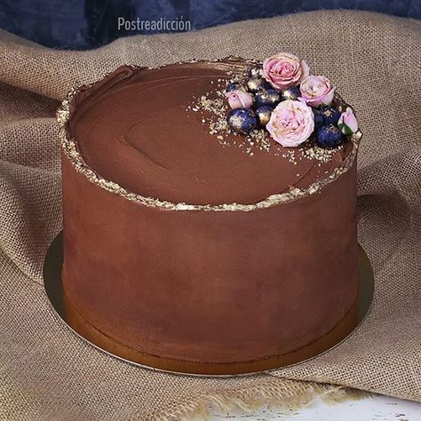 Tarta de chocolate y frambuesa Easy Chocolate Cake Decoration, Chocolate Birthday Cake Decoration, Pastel Chocolate, Birthday Cake Brownies, Bespoke Cakes, Cake Designs For Girl, Pastry Chocolate, Birthday Cake Decorating Ideas, Chocolate Cake Designs