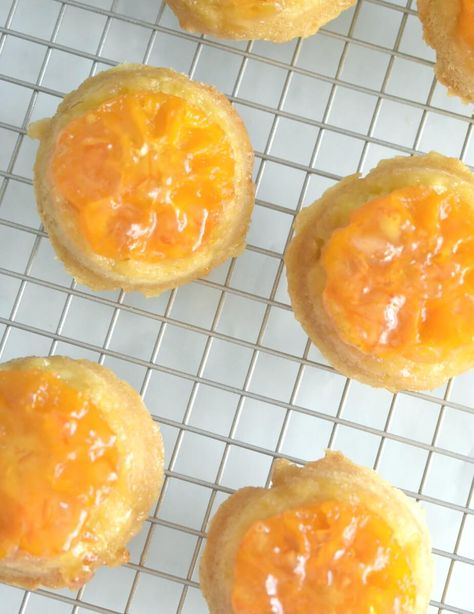 Clementine Upside Down Cakes - Herbs & Flour Clementine Dessert, Clementine Cake Recipe, Clementine Recipes, Clementine Cake, Upside Down Cakes, Orange Dessert, Individual Cakes, Cream Cakes, Coffee Cakes