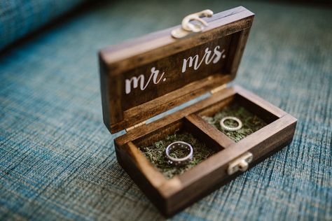 Mr And Mrs Ring Box Weddings, Wooden Wedding Ring Holder, Wooden Ring Boxes For Wedding, Wooden Ring Box Wedding Diy, Diy Wedding Ring Box, Ring Box Wedding Diy, Ring Boxes Diy, Diy Wedding Ring, Wooden Wedding Ring Box