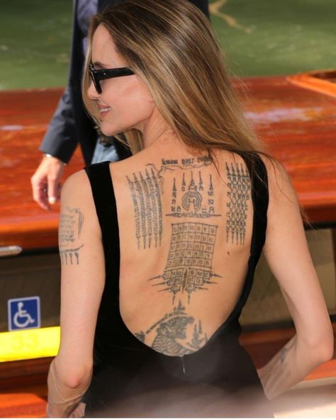 Fortune Favors The Bold Tattoo, Angelina Jolie Back Tattoo, Angie Jolie, Grandfather Tattoo, Angelina Jolie Tattoo, Really Bad Tattoos, Cool Tattoos For Girls, Mom Daughter Tattoos, No Regrets Tattoo