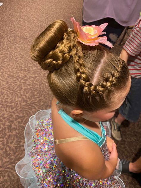 Tap Dance Hairstyles, Dance Buns Hairstyles, Ballet Recital Hair, Ballerina Bun Hairstyles, Ballerina Hairstyles Kids, Dancers Hairstyles, Father Daughter Dance Hairstyles, Dance Recital Hairstyles, Dance Hairstyles Dancers