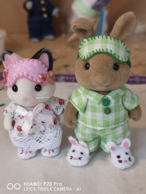 Calico Critters Diy Clothes, Diy Calico Critters Stuff, Calico Critter Clothes Patterns, Calico Critters Clothes, Sylvanian Families Diy, Critters 3, Bunny Slippers, Calico Critter, Sylvanian Family