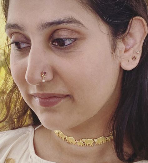 Indian Piercing Ear, Nose Ring Designs, Nose Jewels, Rings To Make, Engagement Saree, Nose Ring Jewelry, Simple Gold Earrings, Pin Ideas, Gold Jewellry