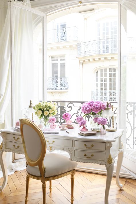 French Blue Office, Parisian Home Office, French Country Office Decor, French Country Office, Romantic Interior Design, Romantic House, Boutique Furniture, Parisian Architecture, Productive Work