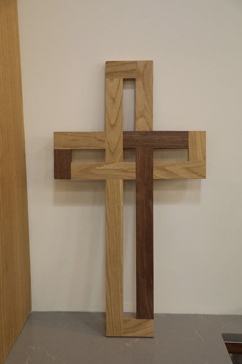 Small Woodworking Projects Etsy Wood Woodworking, Wooden Crosses Handmade, Wood Crosses Ideas, Diy Wooden Porch, Wood Cross Crafts, Small Wood Projects Awesome Ideas, Wood Projects Simple, Wooden Crosses Diy, Small Wood Projects Diy