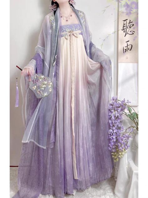 Adventure Aesthetic Outfit, Purple Hanfu, Outfits Purple, Chinese Princess Dress, Chinese Outfits, Chinese Fancy Dress, Traditional Asian Dress, Chinese Style Dress, Chinese Traditional Clothing