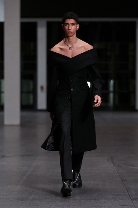 GmbH Fall 2021 Menswear Collection - Vogue Androgynous Fashion Men, High Fashion Men, Queer Fashion, Moda Paris, Androgynous Fashion, Cute Simple Outfits, Fashion Show Collection, Aesthetic Fashion, Simple Outfits