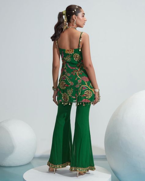 Indian Flared Pants, Green Outfit For Mehendi Function, Mahima Mahajan, डिजाइनर कपड़े, Lehenga Style Saree, Mehndi Outfit, Georgette Kurta, Mehendi Outfit, Kurta Top