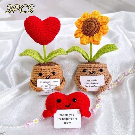 Dorm Room Things, Plants Crochet, Crochet Sunflowers, Cute Dorm, Room Things, Flowers Cute, Cute Dorm Rooms, Crochet Plant, Crochet Sunflower