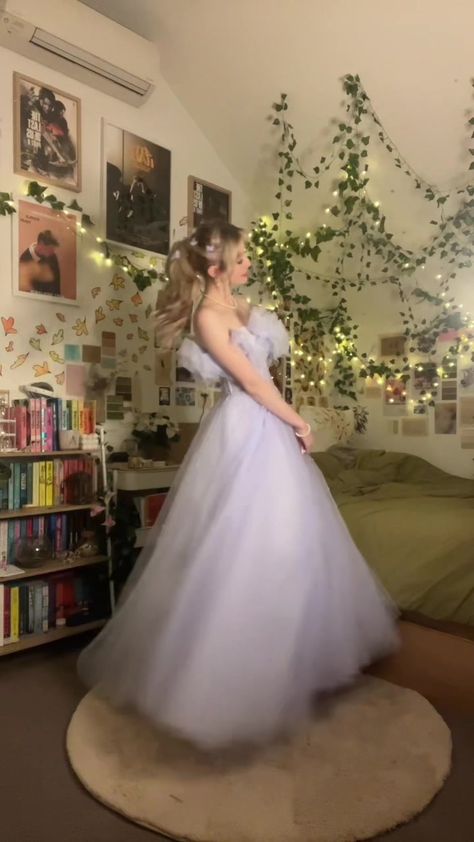 Prom Blonde Hair Dress, Taylor Swift Inspired Prom Dress, Taylor Swift Enchanted Dress, Taylor Swift Prom Dress, Taylor Swift Enchanted, Enchanted Dress, Xv Dresses, Taylor Swift Dress, Dress Hairstyles