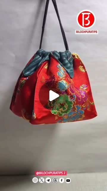 Christmas Purses To Make, How To Sew Tote Bags, Diy Purses And Bags, Diy Christmas Gifts Funny, Small Bags Diy, Bag Making Tutorial, Patchwork Bags Diy, Quilted Purse Patterns, Making Purses