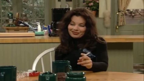 Beautiful Miss Fine smoking a cigarette. Fran Dresher, Fran Fine The Nanny, 80s Films, Miss Fine, Fran Fine Outfits, Jenna Elfman, Fran Drescher, Fran Fine, The Nanny