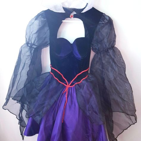 Size Medium But I Think It Runs Smaller And More Like A Small Since It Does Fit Tight At The Waist. Evil Queen From Snow White And The Seven Dwarfs Design Like The Disney Villain. Includes A Dress And Crown. The Dark Purple And Black Dress Has A Red Jewel Button In The Front, Velvet Bodice, Organza Tulle Skirt, Long Tulle Sleeves, Red Tie At The Waist And A Back Zipper. For Halloween Or Costume Parties. Evil Queen From Snow White, Tulle Skirt Long, Evil Queen Costume, Black Tulle Dress, Purple And Black Dress, Gothic Princess, Bad Apple, Disney Villain, Red Jewel