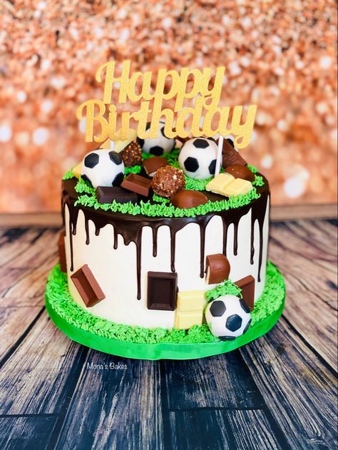 Soccer Football Cake, Football Drip Cake, Simple Soccer Cake, Sports Theme Cakes Boys, Sport Birthday Cakes, Soccer Cake Ideas For Men, Football Cakes For Boys Birthdays, Birthday Cakes Football, 10 Birthday Cake Boy