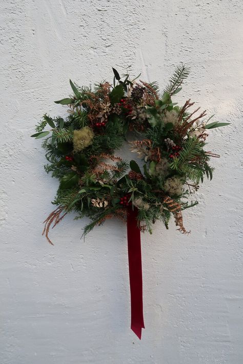 Jewel Tone Christmas Wreath, Wreath Foam, Small Business Christmas, Christmas Summer, Traditional Wreath, Christmas Bouquet, Business Christmas, Dried Flower Wreaths, Flower Wreaths