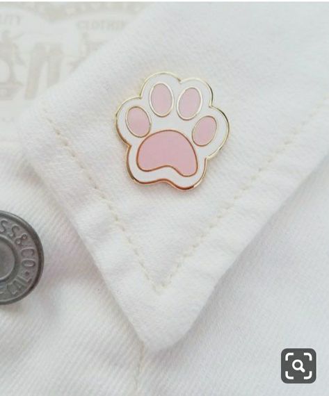 Cute Hipster Outfits, Pink Paw Print, Pink Paws, Enamel Pin Collection, Backpack Pins, Jacket Pins, Bag Pins, Pin Game, Pretty Pins