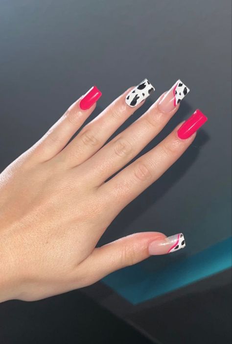 Short Pink Cow Print Nails, Hot Pink Cowprint Nails, Brown And Pink Cow Print Nails, Nail Ideas Cow Print Pink, Pink Cowprint Nails, Cowprint Nail Design Pink, Adorable Nails, Western Nails, Cow Print