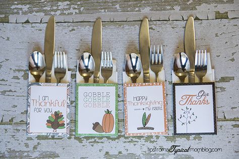 Thanksgiving Silverware Holder, Thanksgiving Free Printables, Budget Thanksgiving, Easy Centerpieces, Thanksgiving Table Decor Ideas, Place Settings Thanksgiving, Free Thanksgiving Printables, Thanksgiving Paper, Utensil Holders