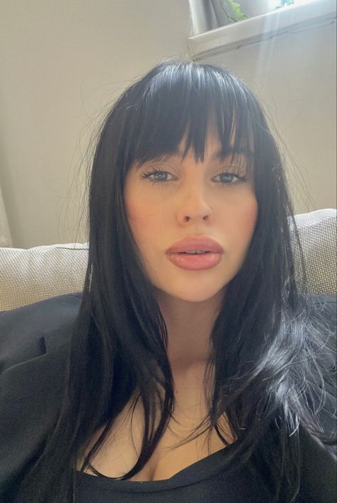 Straight Bangs Black Hair, Black Fringe Hair, Bangs On Dark Hair, Black Hair Bangs Aesthetic, Jet Black Hair With Bangs, Big Forehead Bangs, Blonde Fringe Dark Hair, Long Black Hair Bangs, Long Straight Hair Bangs