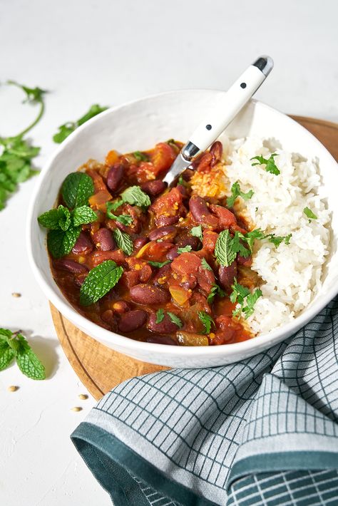 Pantry Staple Spiced Kidney Bean Curry - Meatless Monday Kidney Bean Curry, Recipes With Kidney Beans, Bean Curry, Beans Curry, Meatless Monday Recipes, Kidney Bean, Curry Dishes, Red Bean, Eat To Live