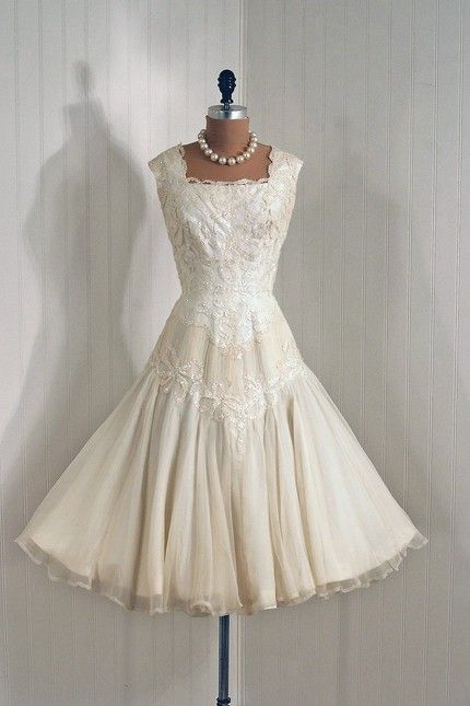 1950s White Dress, White 50s Dress, Vintage White Dresses, 80s Wedding Dress, 50s Wedding Dress, 1950 Vintage Dresses, Tea Length Wedding Dresses, Istoria Modei, Wedding Dresses 50s