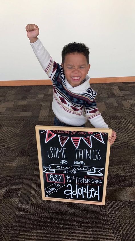 Boy Has The BEST Reaction To Being Adopted After 832 Days In Foster Care--The internet can't get enough of this 3-year-old's adoption day. Adoption Shirts, Adoption Baby Shower, Adoption Photography, Adoption Signs, Adoption Shower, Adoption Photos, Adoption Quotes, Adoption Announcement, Foster Care Adoption