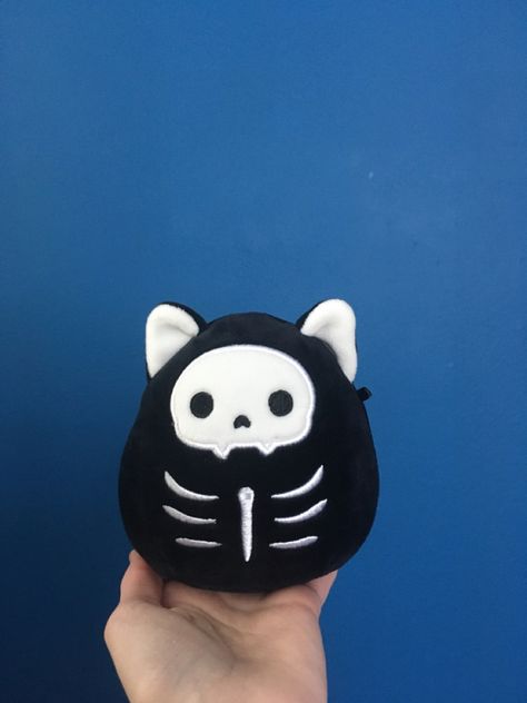 Skeleton Squish Mellows, Cat Squishmallow, Plushies Diy, Skeleton Cat, Plushie Patterns, Baby Themes, Clay Jewelry Diy, Anime Dolls, Cute Stuffed Animals