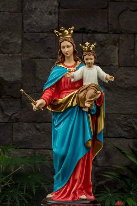 Mary Jesus Mother, Heaven Wallpaper, Mother Mary Pictures, Birds Photography Nature, Catholic Wallpaper, Jesus Mother, Virgin Mary Art, Mother Mary Images, Mother Pictures