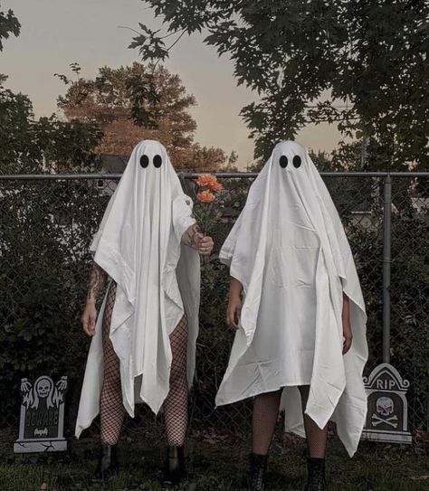 Blanket Ghost Photoshoot, Aesthetic Ghost Costume, Ghost Costume Sheet, Ghost Pinup, Sheet Ghost Aesthetic, Sheet Ghost Photoshoot, Spooky Halloween Photoshoot, Ghost Shoot, Spooky Photo Shoot