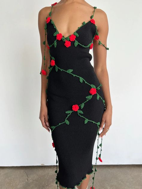 Black Lisa, Avatar Aesthetic, Rose Details, Crochet Fairy, Knitting Machine Patterns, Lisa Says Gah, Dream Dresses, Crochet Girls, Crochet Fashion Patterns