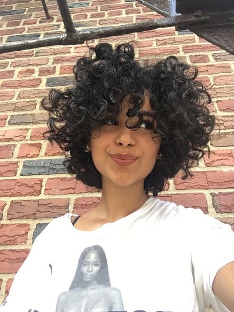 For more pins follow ya girl @hoodsfinest Short Curly Haircuts, Hair Styles 2017, Foto Poses, Short Haircut, Curly Hair Cuts, Short Curly Hair, Grunge Hair, Curly Girl, Curly Hair Styles Naturally