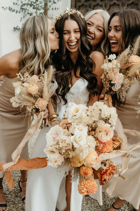 Champagne Autumn Wedding, Champagne Bridesmaid Dresses Flowers, Champagne Bridesmaid Dresses Orange Flowers, Neutral Bridesmaids Bouquets, Champagne Bridesmaid Bouquet, White Autumn Wedding, Wedding Flowers Champagne, Champagne And Orange Wedding Colors, Champagne Bouquet Wedding