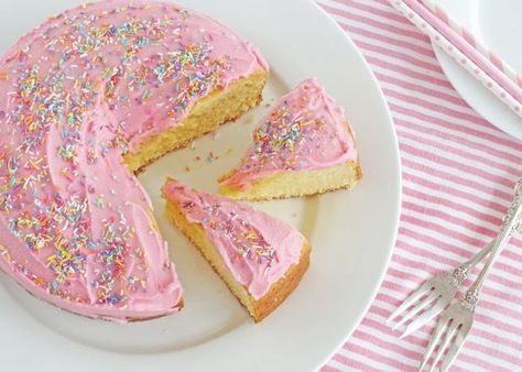 Plain Birthday Cake, Lemon Sour Cream Cake, Easy Birthday Cake Recipes, Easy Birthday Cake, 25th Birthday Cakes, Rich Cake, Plain Cake, Sour Cream Cake, Butter Cake Recipe