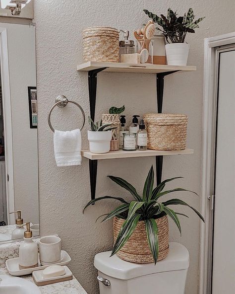 Bathroom Closet Organization Ideas, Bathroom Closet Organization, Bathroom Shelf Decor, Bathroom Tumbler, Boho Bathroom Decor, Closet Organization Ideas, Bathroom Closet, Interior Design Per La Casa, Boho Bathroom