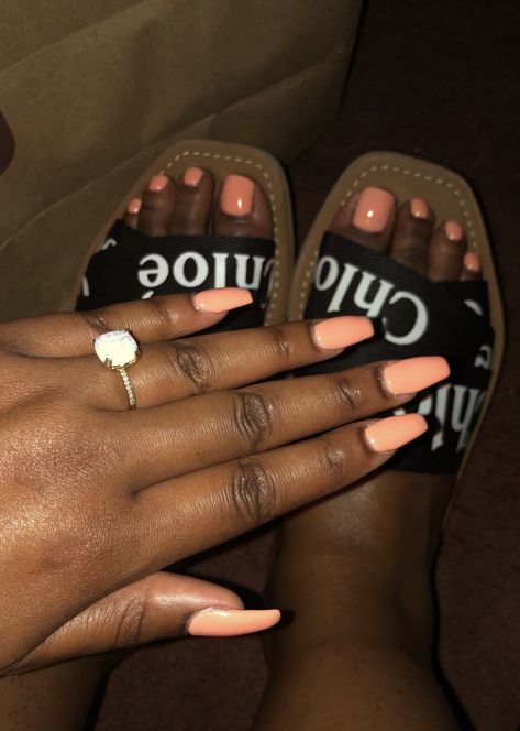 Manny Petty Ideas, Nail Color That Matches Everything, Toenail And Fingernail Combos, Matching Fingers And Toe Nails, Peach Nails On Dark Skin, Peach Pedicure Toenails, Peach Toe Nails Designs, Peach Toenails, Bright Orange Toe Nails