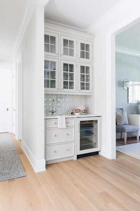 Bar Nook, Light Gray Cabinets, South Shore Decorating, Coffee Room, Home Bar Designs, Lounge Design, Mobile Bar, Farmhouse Style Kitchen, Modern Farmhouse Kitchens