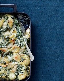 baked spinach, ricotta, kale pasta Kale Casserole Recipes, Kale Casserole, Chicken And Kale, Chicken Kale, Resep Pasta, Produce Recipes, Kale Recipes, Rigatoni, It Goes On